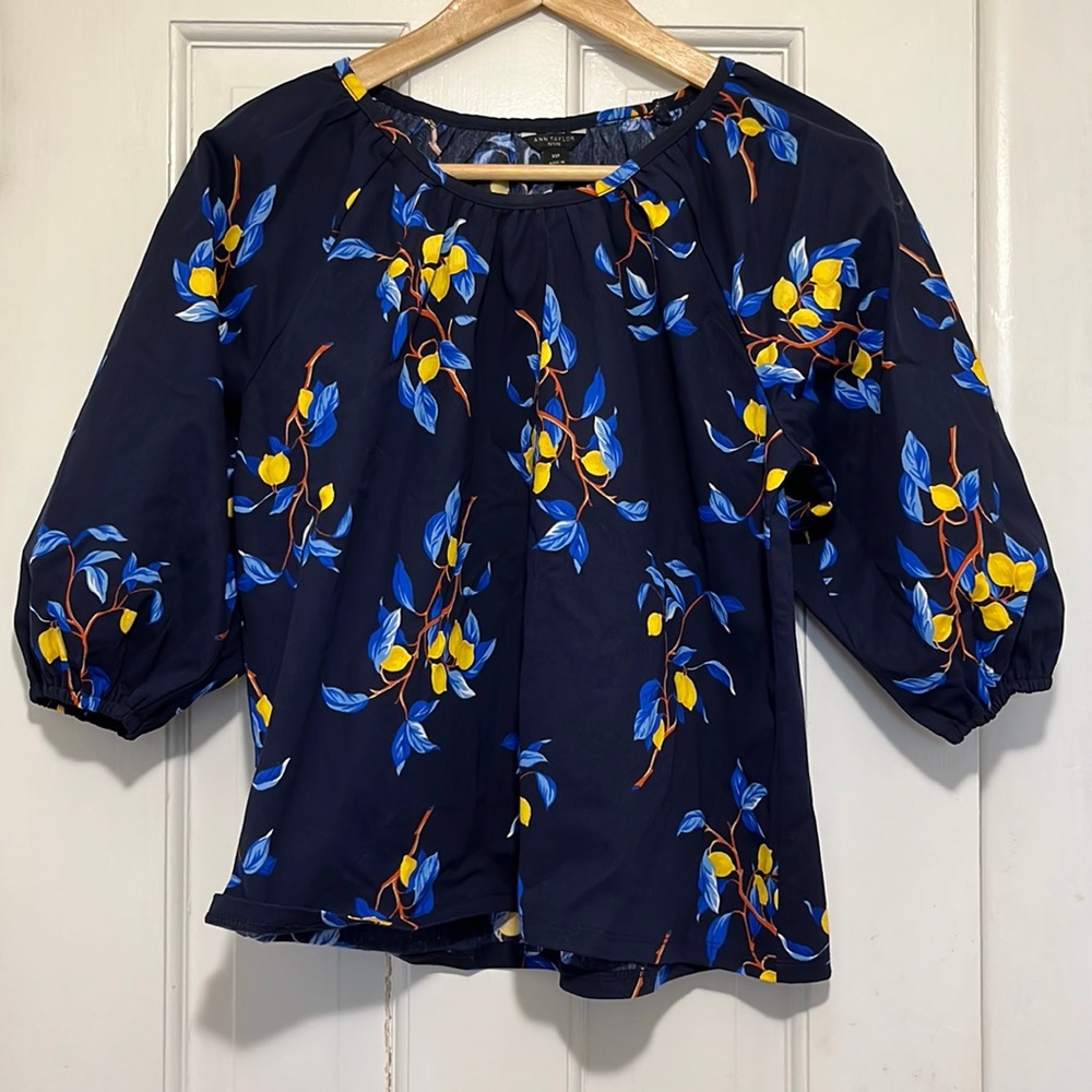 Ann Taylor Lemon Print Blouse Sz XS